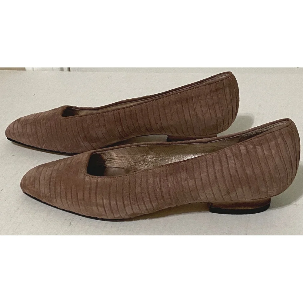 Anne Klein Vtg 80s Taupe Pleated Suede Low Heel Pumps Made in Italy Size 7.5M